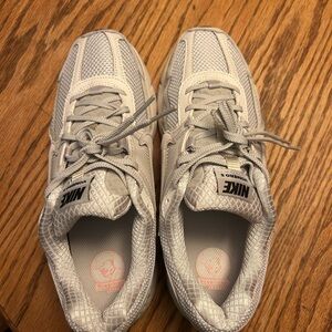 Nike Zoom Vomero 5